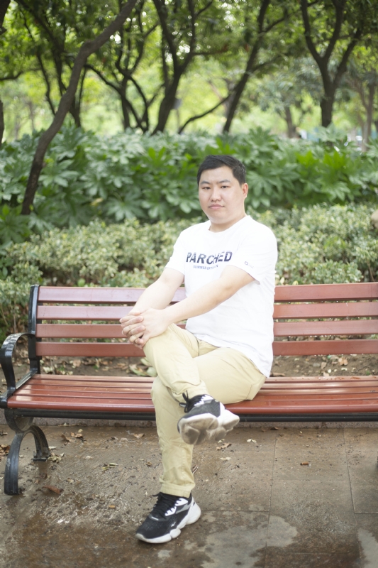 抱着鱼睡觉的猫的第一张照片--平顶山蓝颜知己交友网